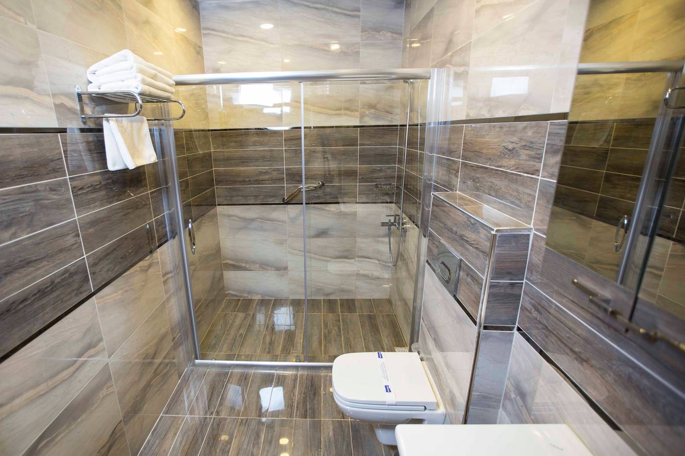 Golden-Crown-Room-38