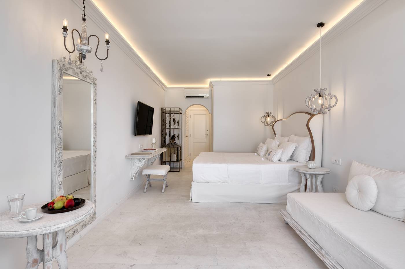 Saint-John-Hotel-Villas---Spa-Room-40