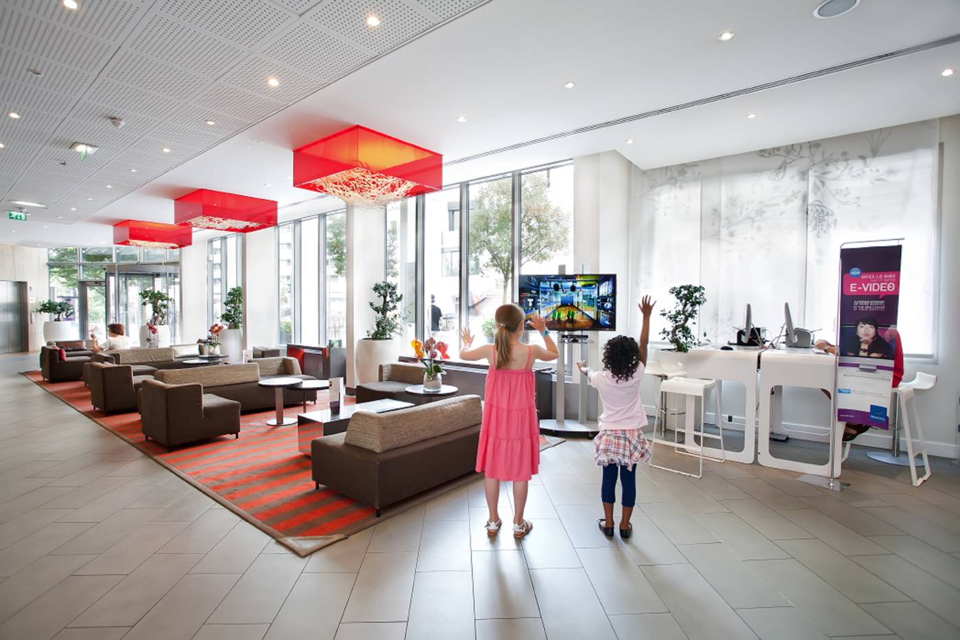 Novotel-Paris-Centre-Gare-Montparnasse-Lobby-13