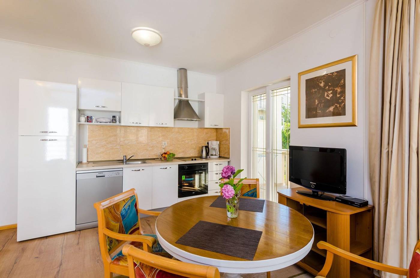 Apartments---Rooms-V-M-Room-39