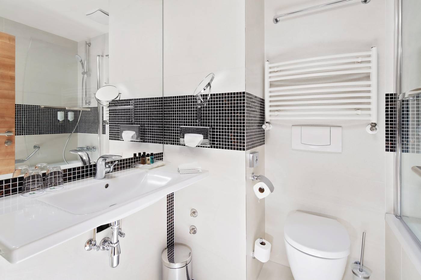 Holiday-Inn-Prague-Congress-Centre-Room-38