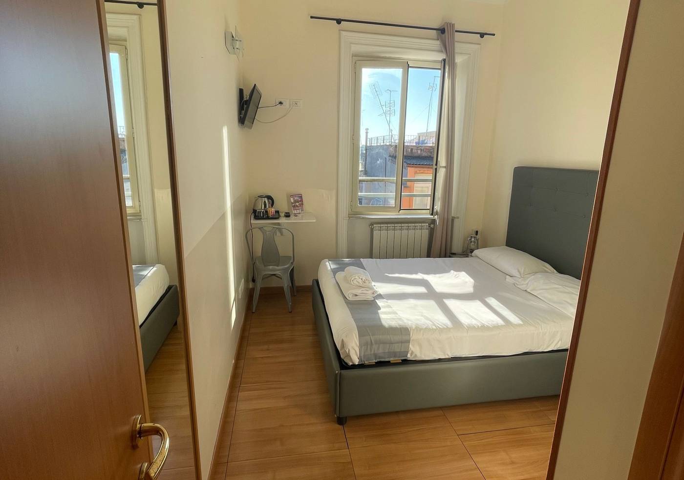 Bon-Ton-Suites-Room-27