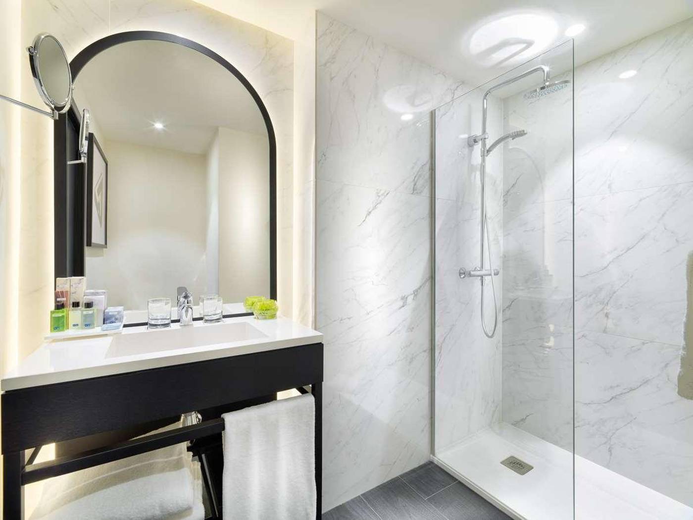 H10-Puerta-de-Alcala-Room-37