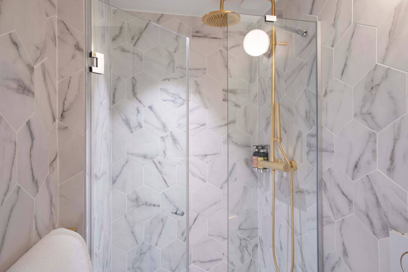 Maxim-Folies-Room-30