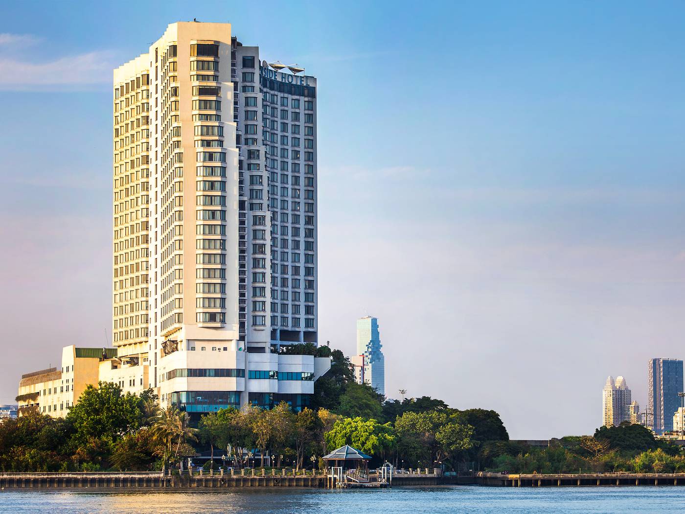 Montien-Riverside-Bangkok-Hotel-General-view-1