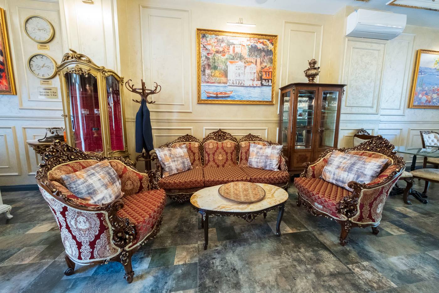 Solomon-s-Mansion-Hotel-Lobby-13