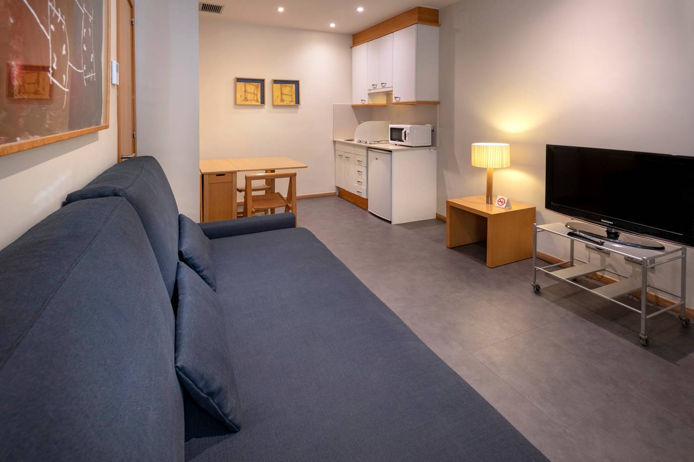 Apartamentos-Playa-De-Castelldefels-Room-14