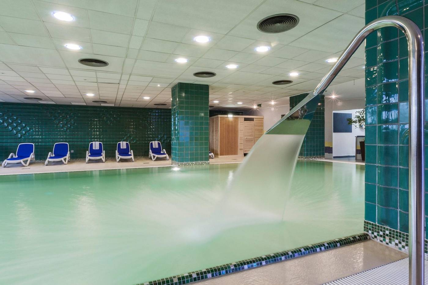 Danubius-Hotel-Arena-Pool-50