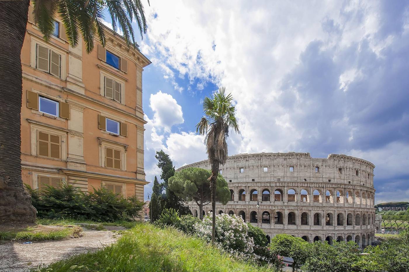 Colosseum Corner-Italy-Rome-General view-4