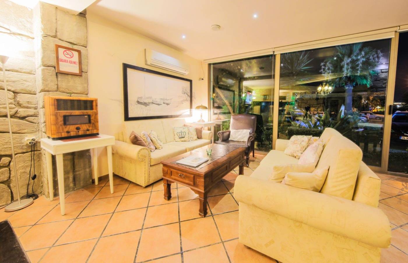 Club-Hotel-Flora-Lobby-22