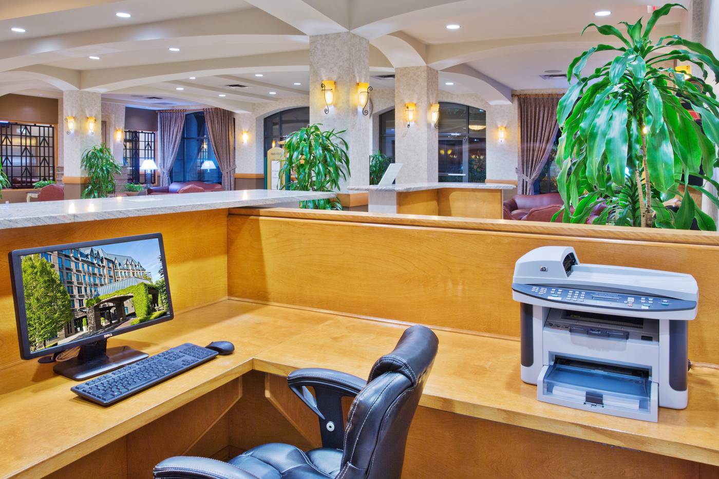 Holiday-Inn---Suites-North-Vancouver-General-view-11