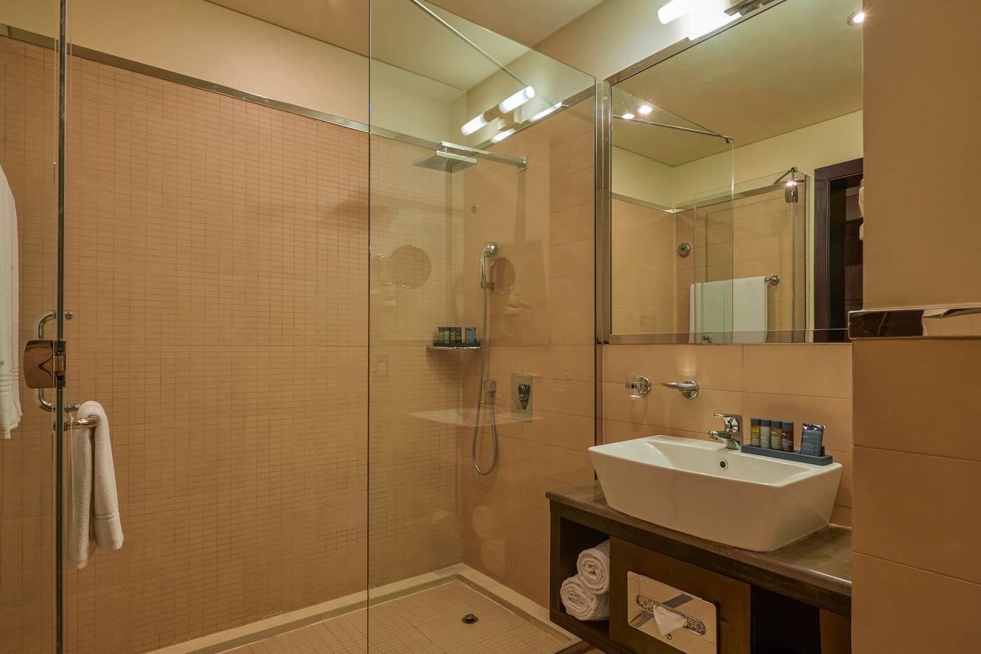 Safir-Hotel-Doha-General-view-10