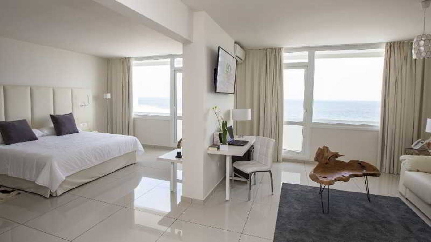 Onhotels-Ocean-Front-Room-25