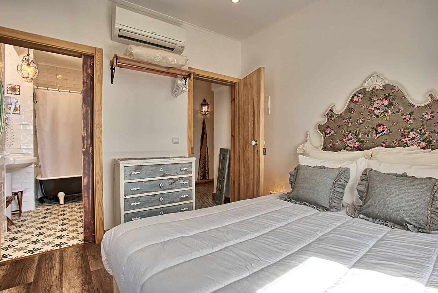 Ninho-Saloio-Room-15