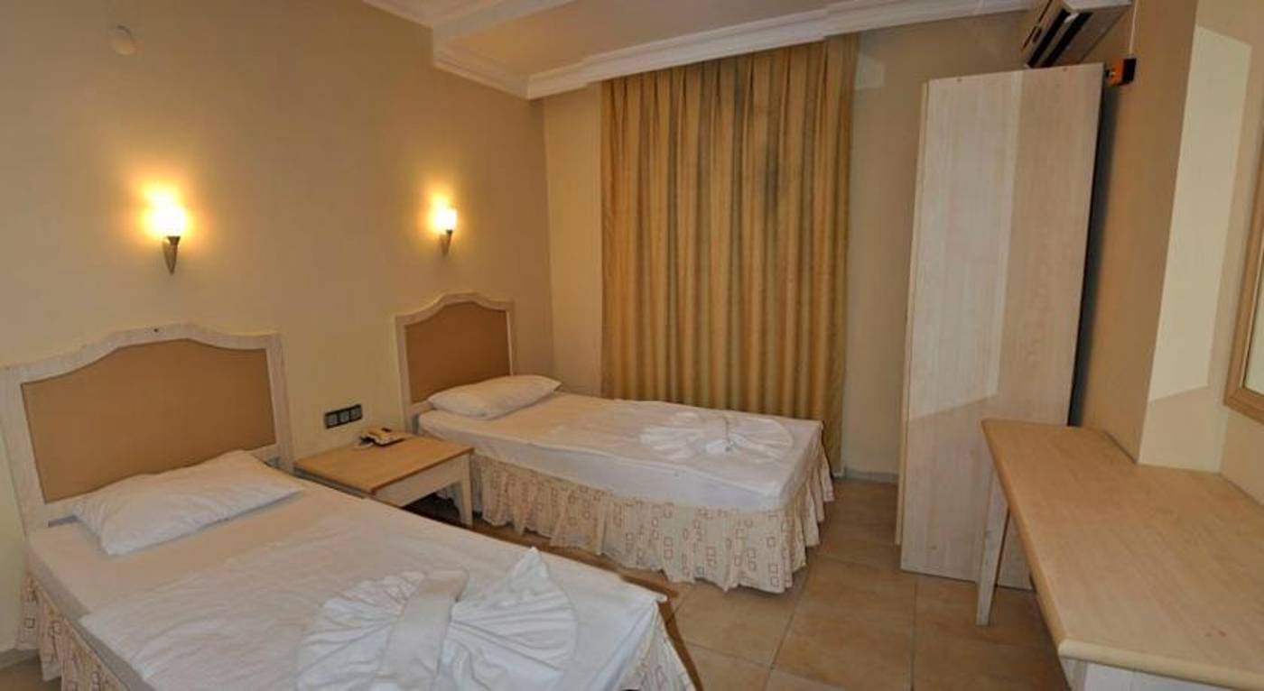 Club-Dena-Room-17