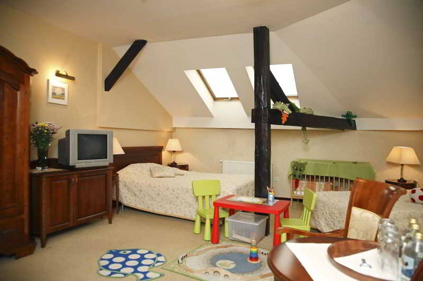 Ostoya-Palace-Room-7