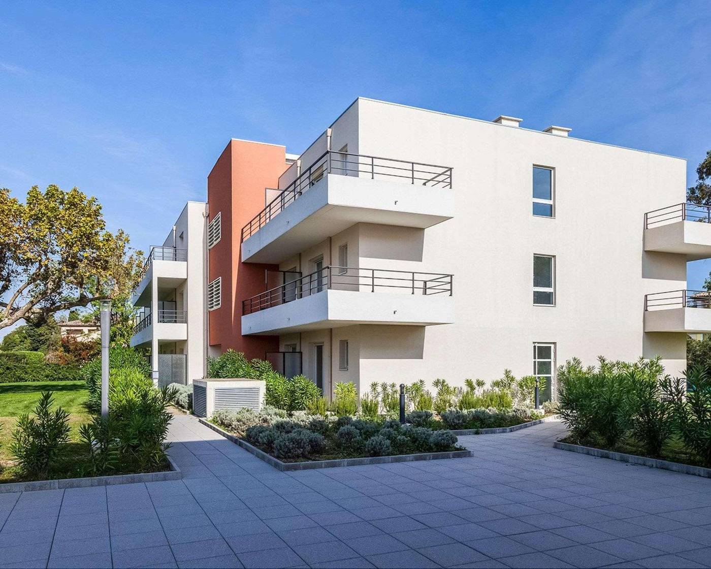 Comfort-Suites-Cannes-Mandelieu-General-view-21