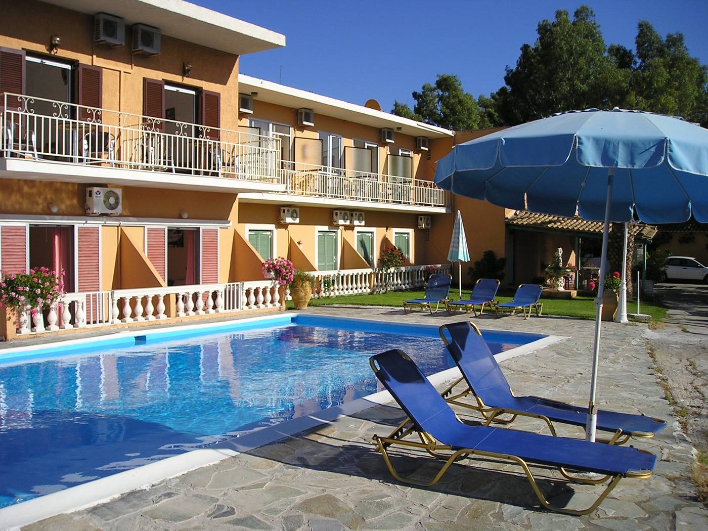 River-Studios-and-Apartments-Pool-2