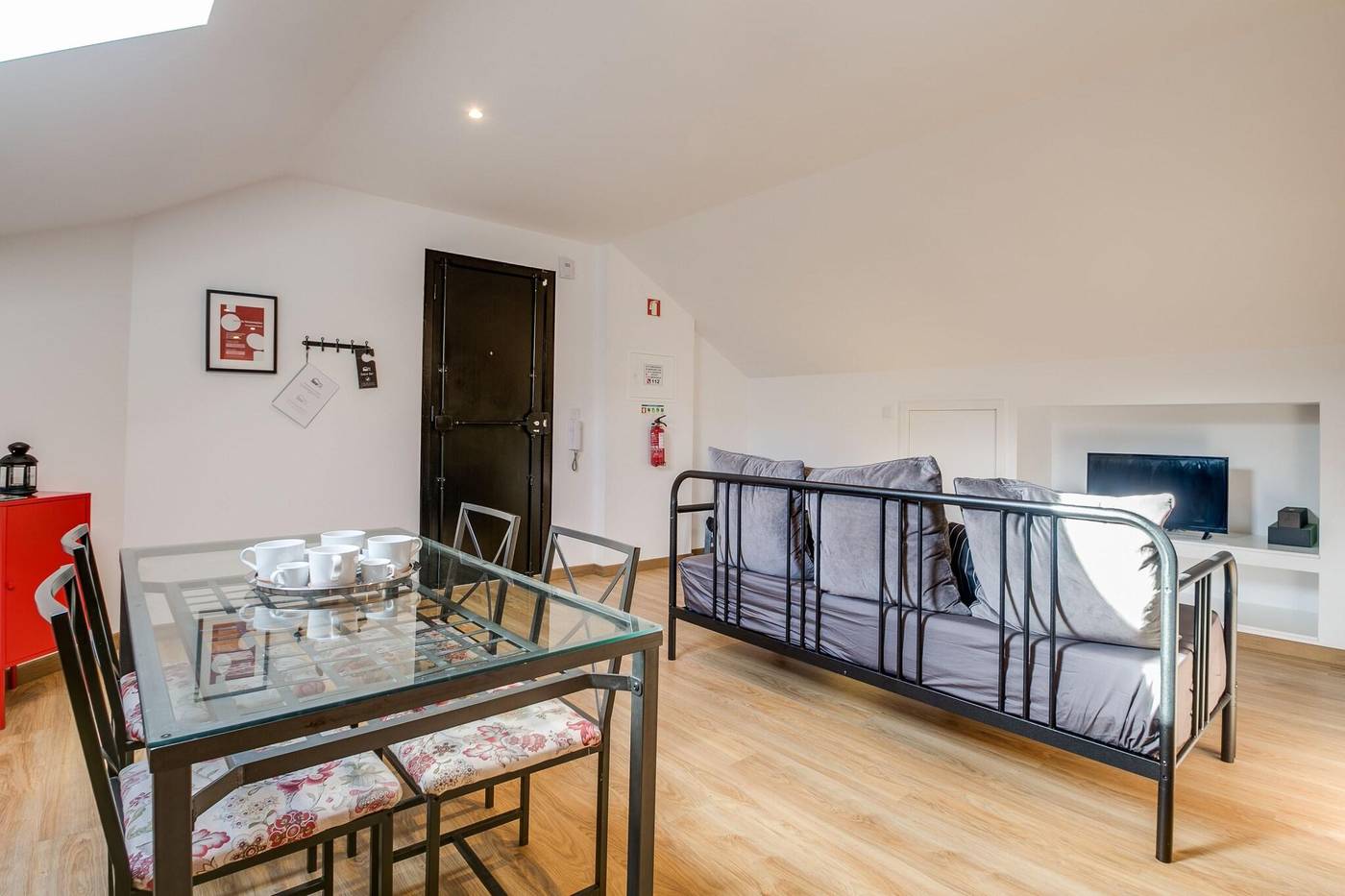 Home-Out-Rooms---Apartments-Room-80