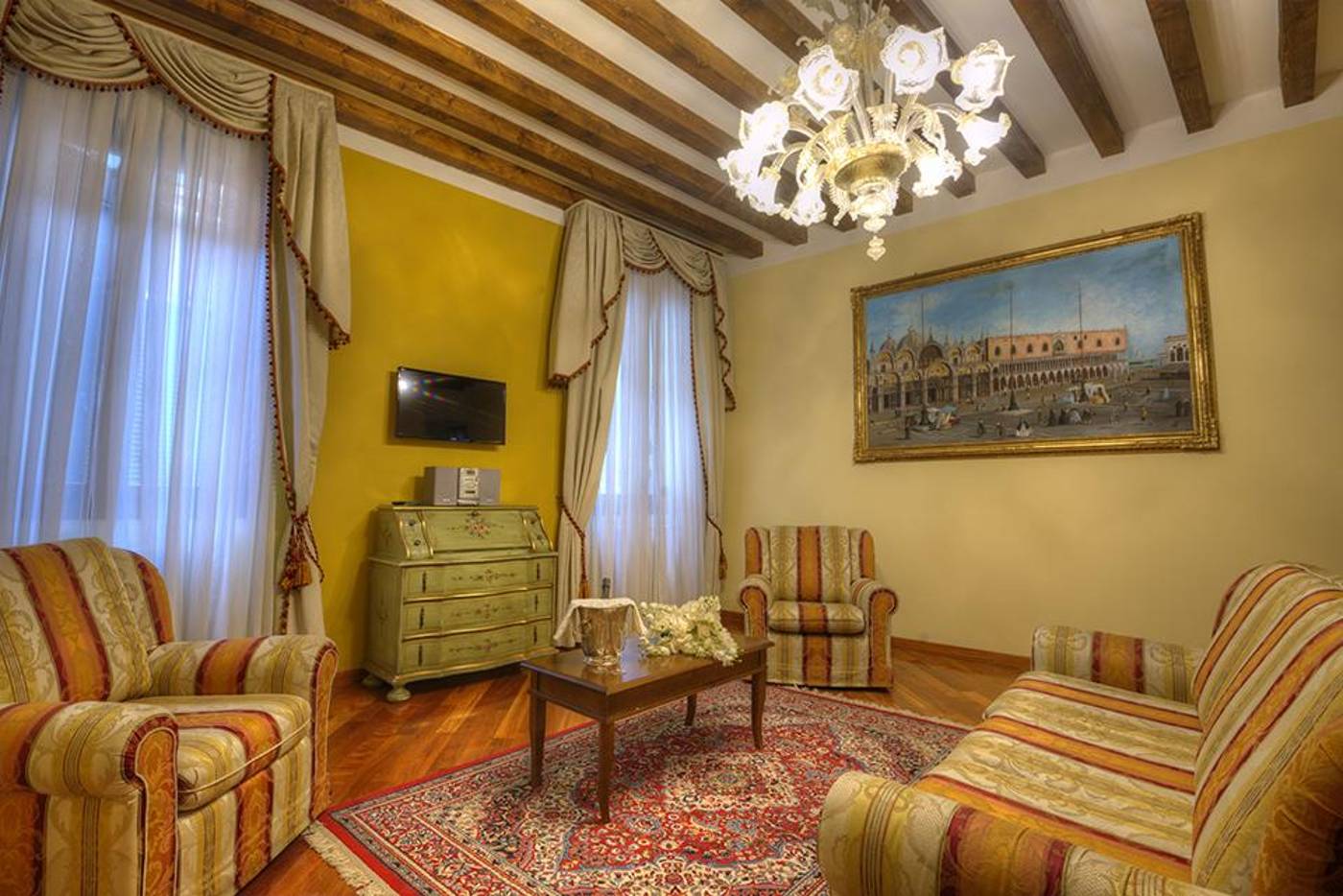 Ca--Dell-Arte-Suites-Room-2