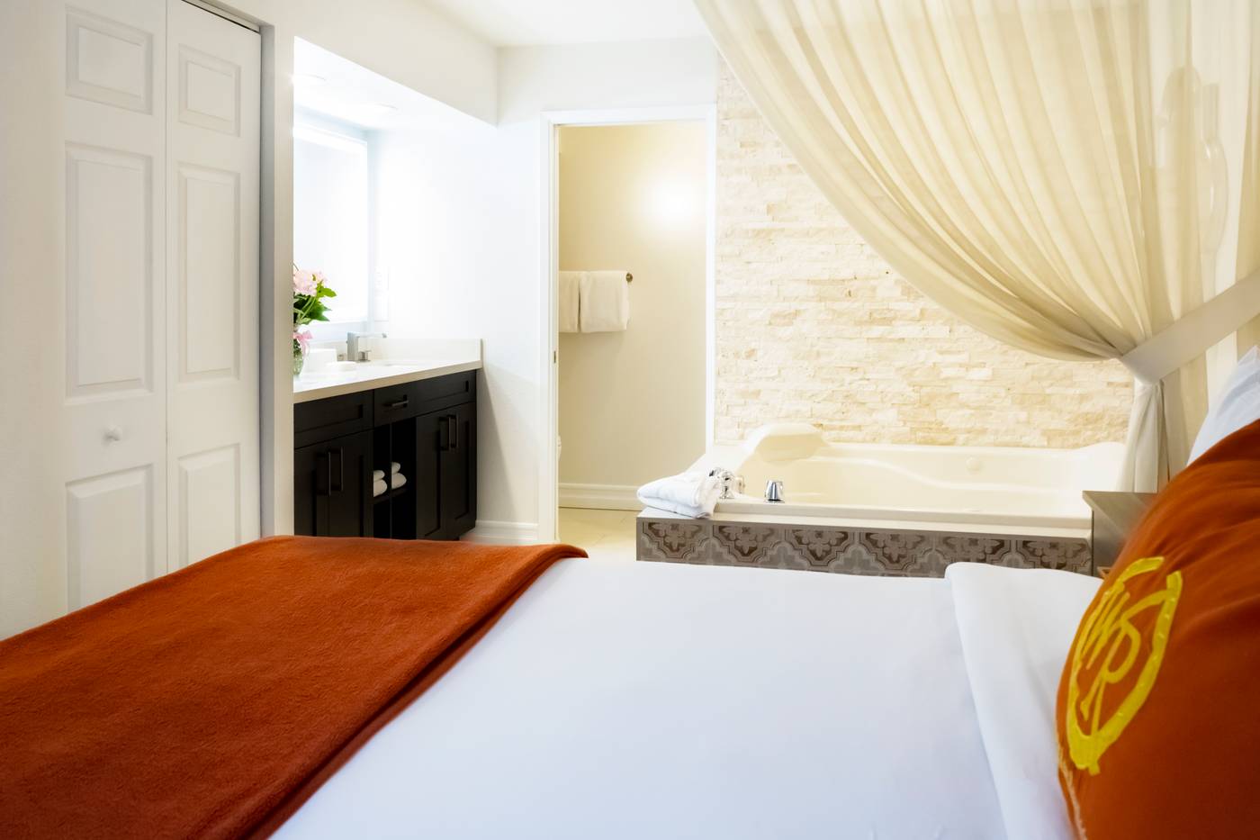 Westgate-Flamingo-Bay-Resort-Room-26