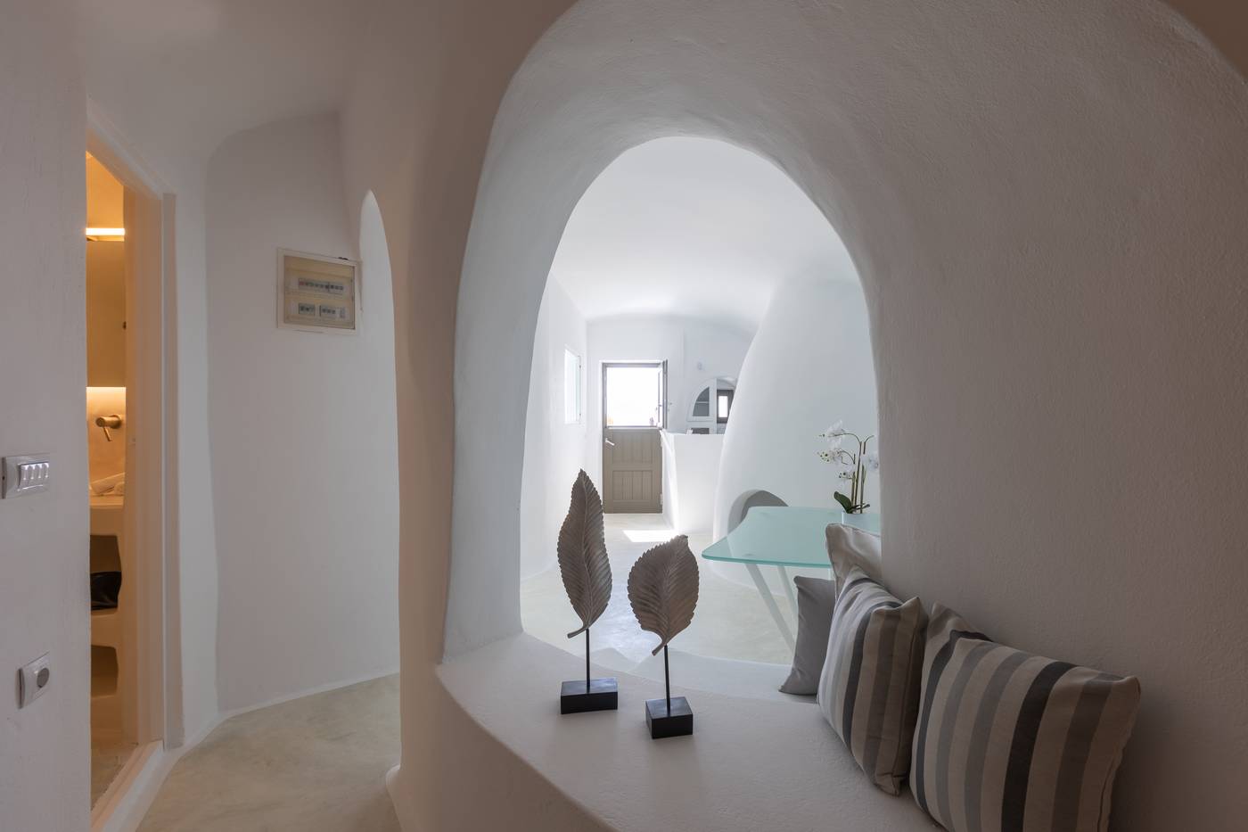 Heaven-s-Edge-Room-22