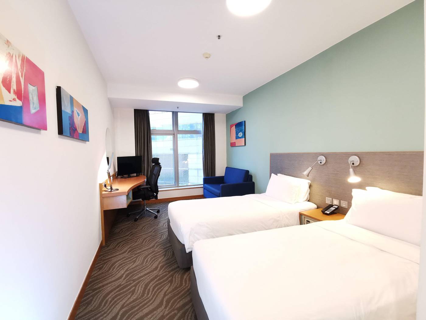 Holiday-Inn-Express-Causeway-Bay-Hong-Kong-Room-32