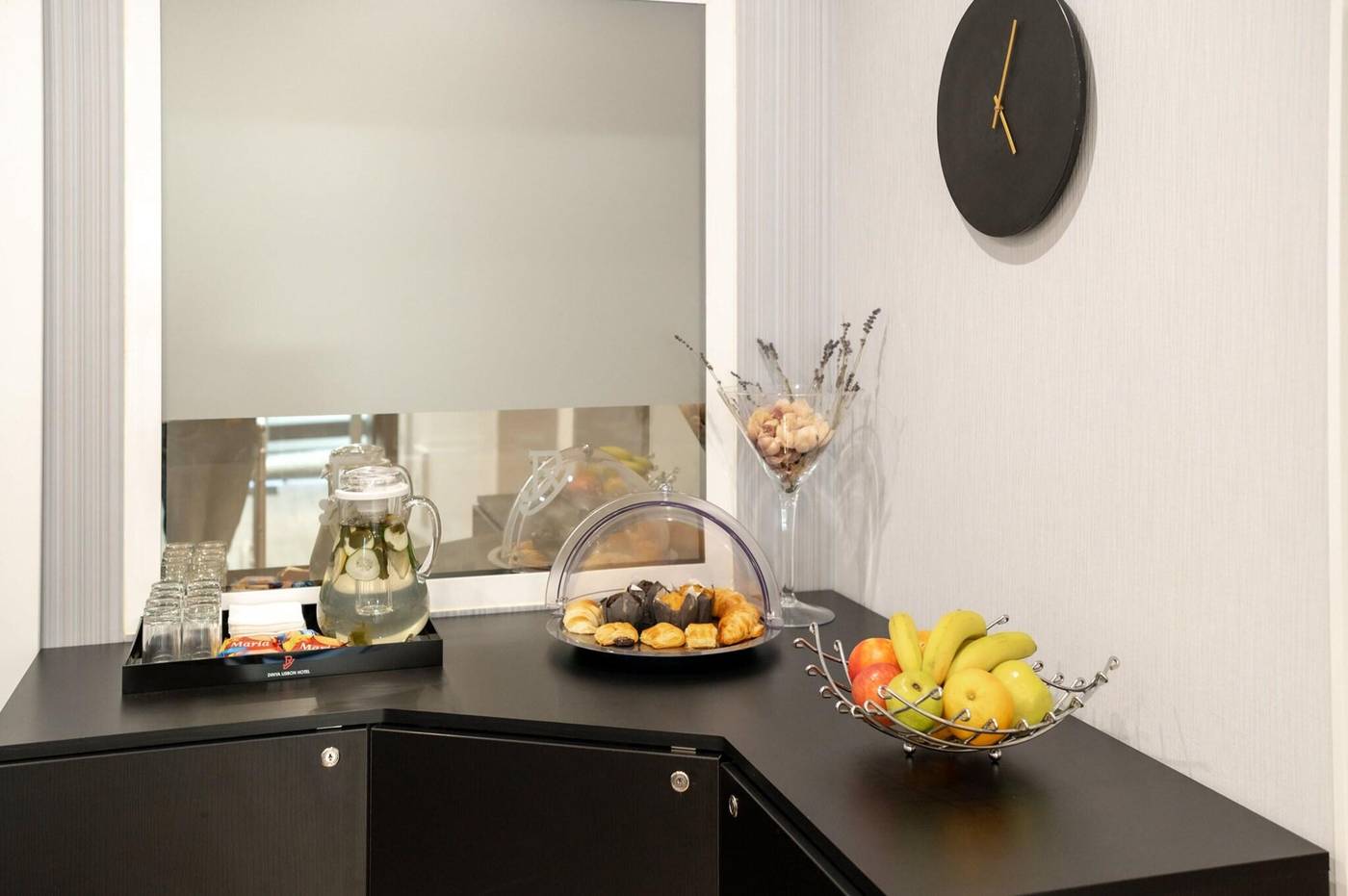 Dinya-Lisbon-Hotel---Lounge-Bar-Lobby-10