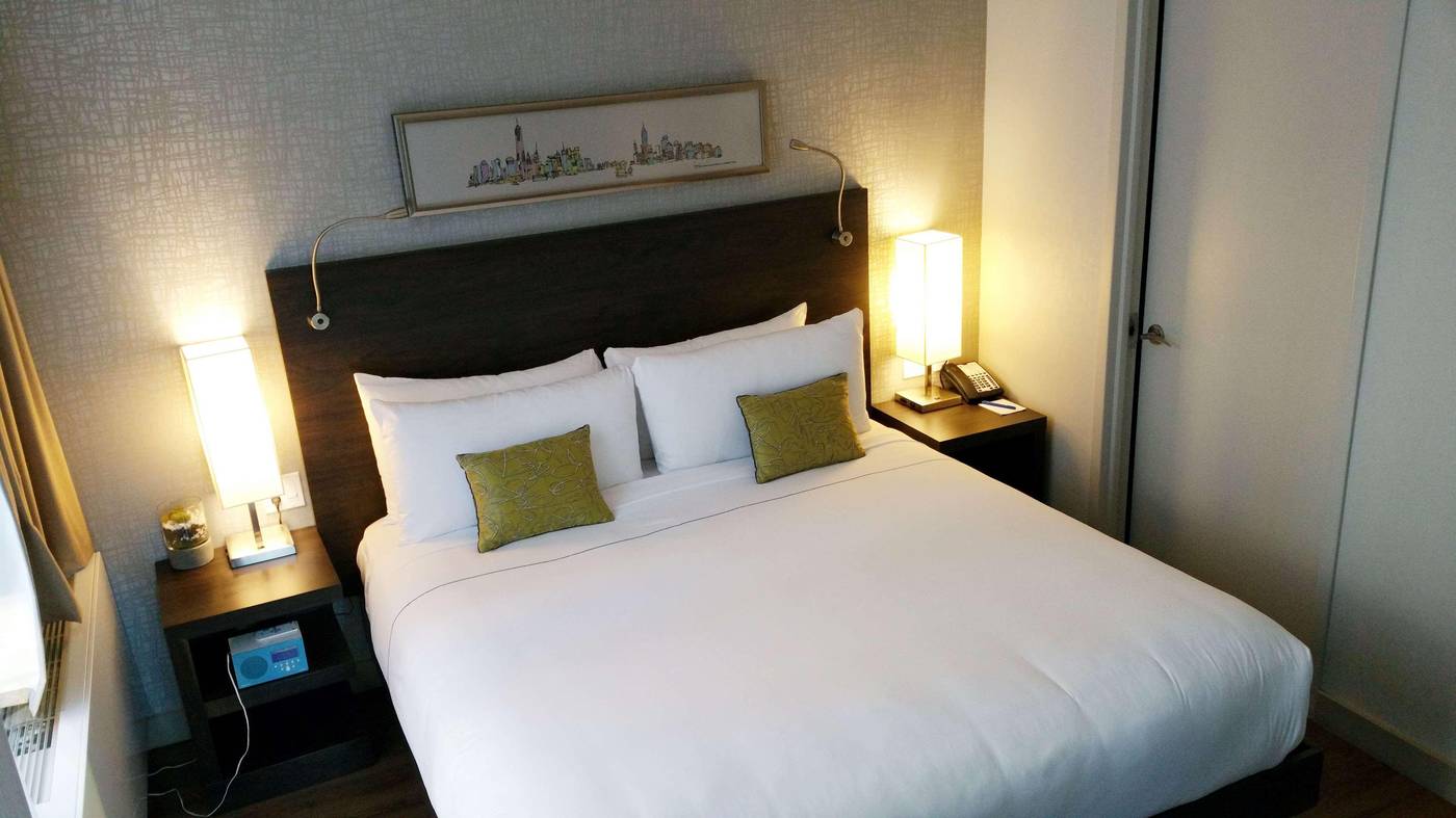 The-Bernic-New-York-City-Tapestry-Col-by-Hilton-Room-23