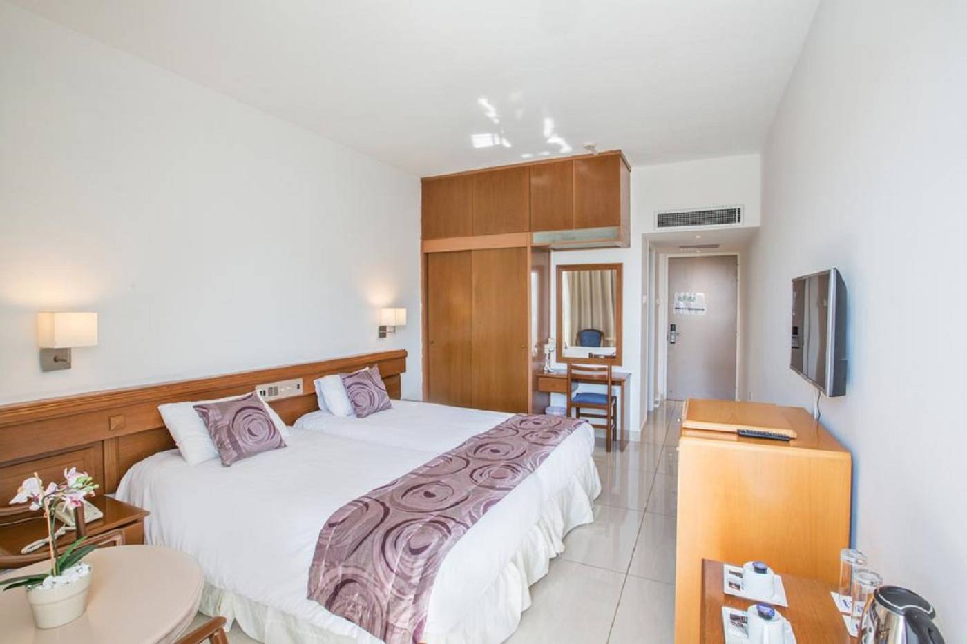 Tsokkos-Protaras-Beach-Hotel-Room-11