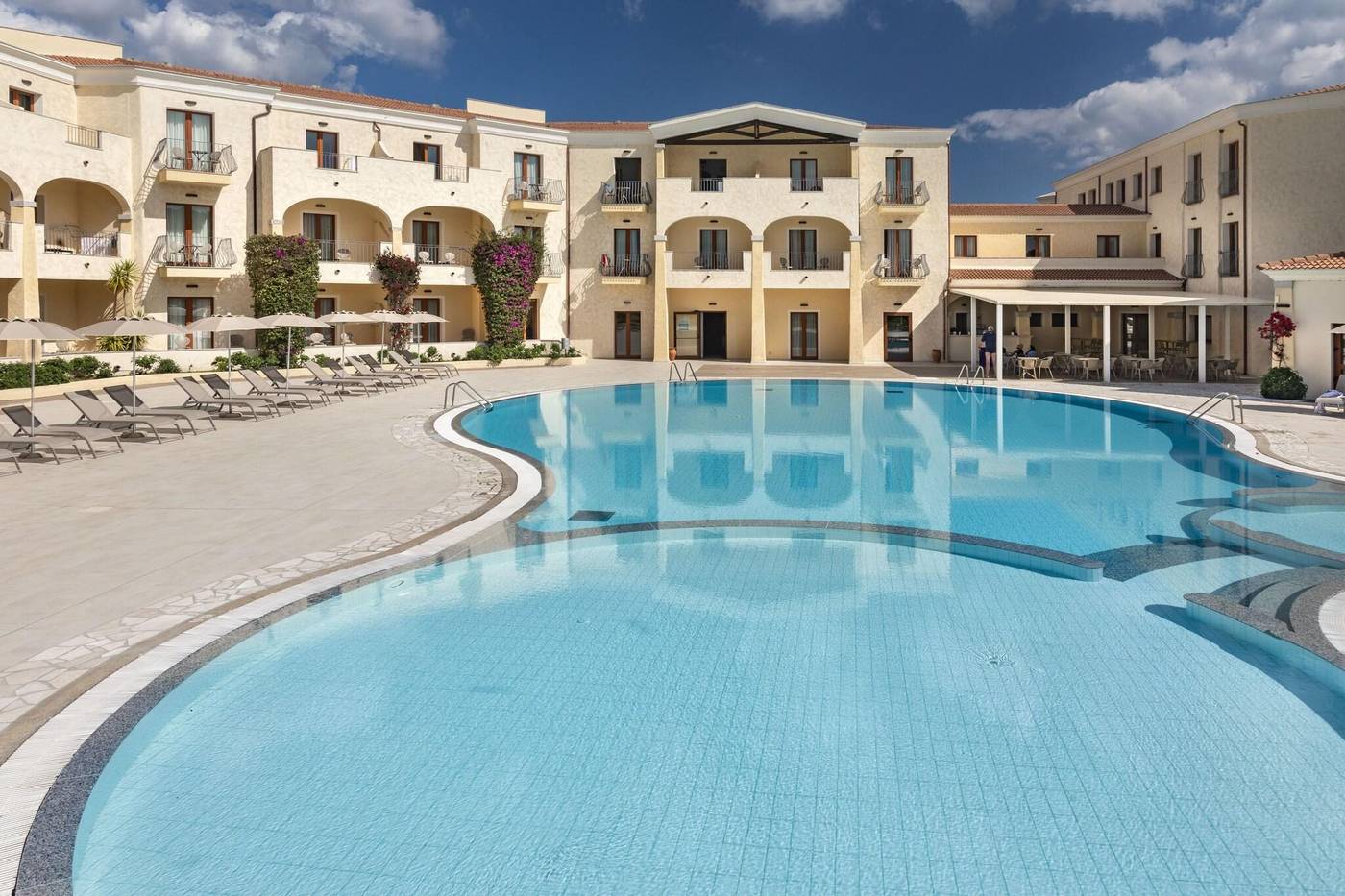 Blu-hotel-Morisco-Pool-2