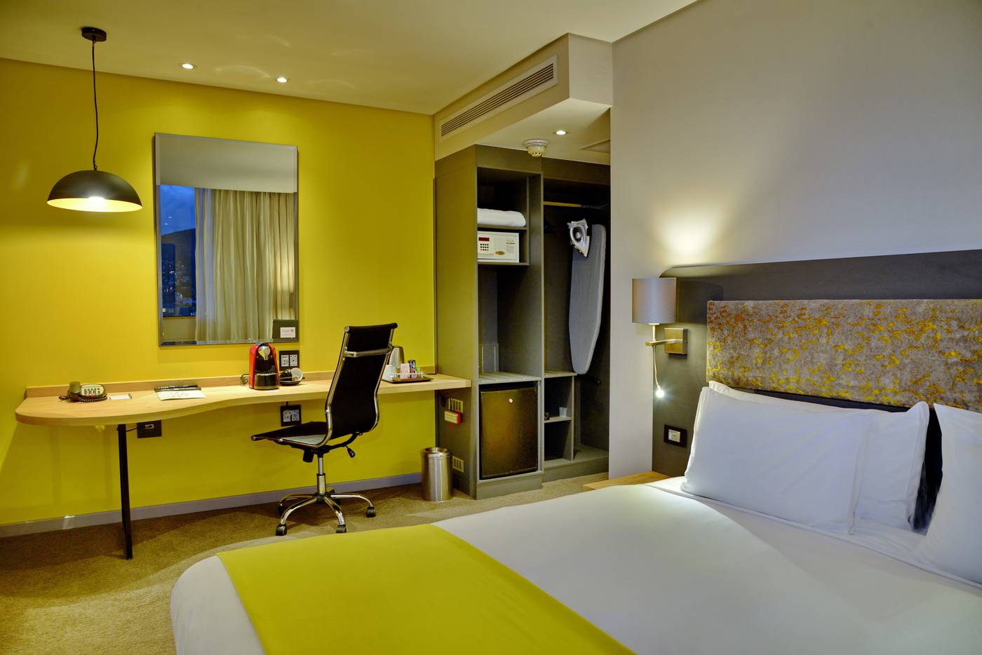 Strand-Tower-Room-28