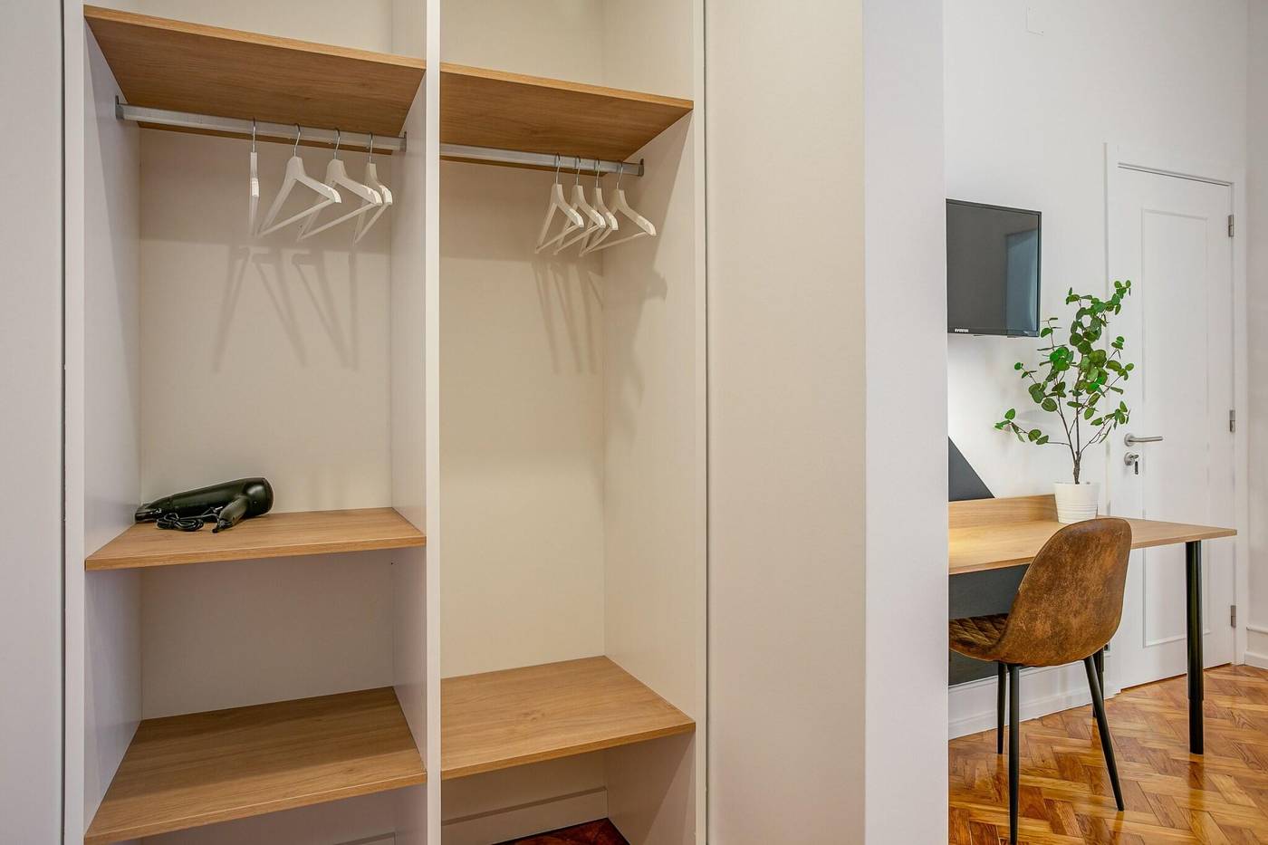 Home-Out-Rooms---Apartments-Room-93