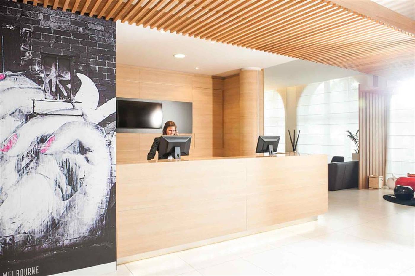 Novotel-Brussels-Centre-Midi-Station-Lobby-13