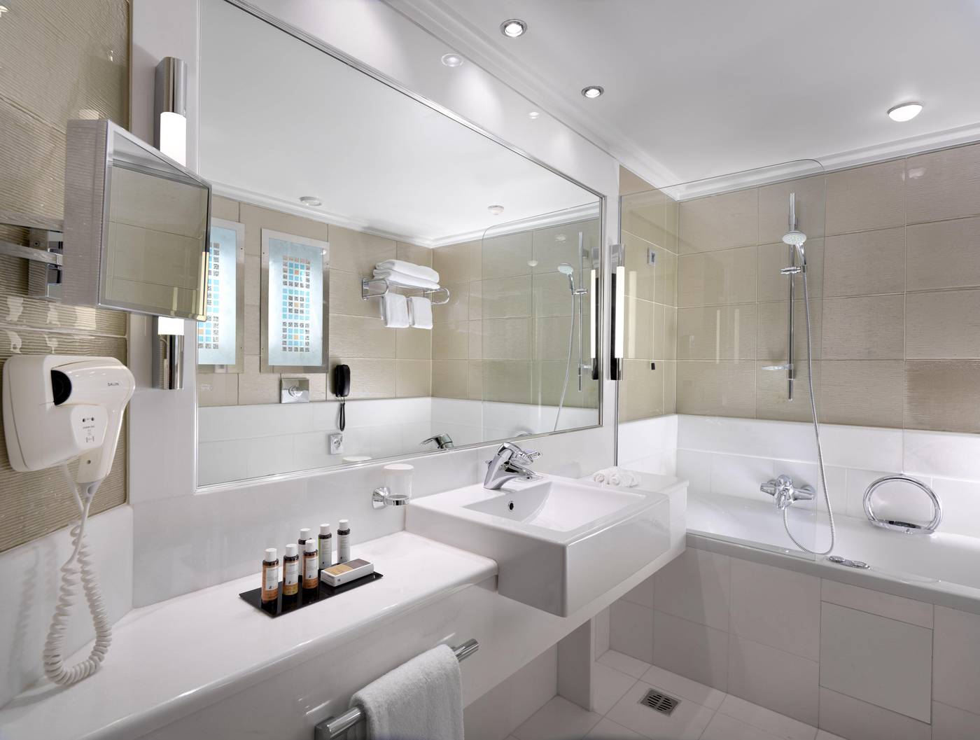 Crowne-Plaza-Athens-Room-41