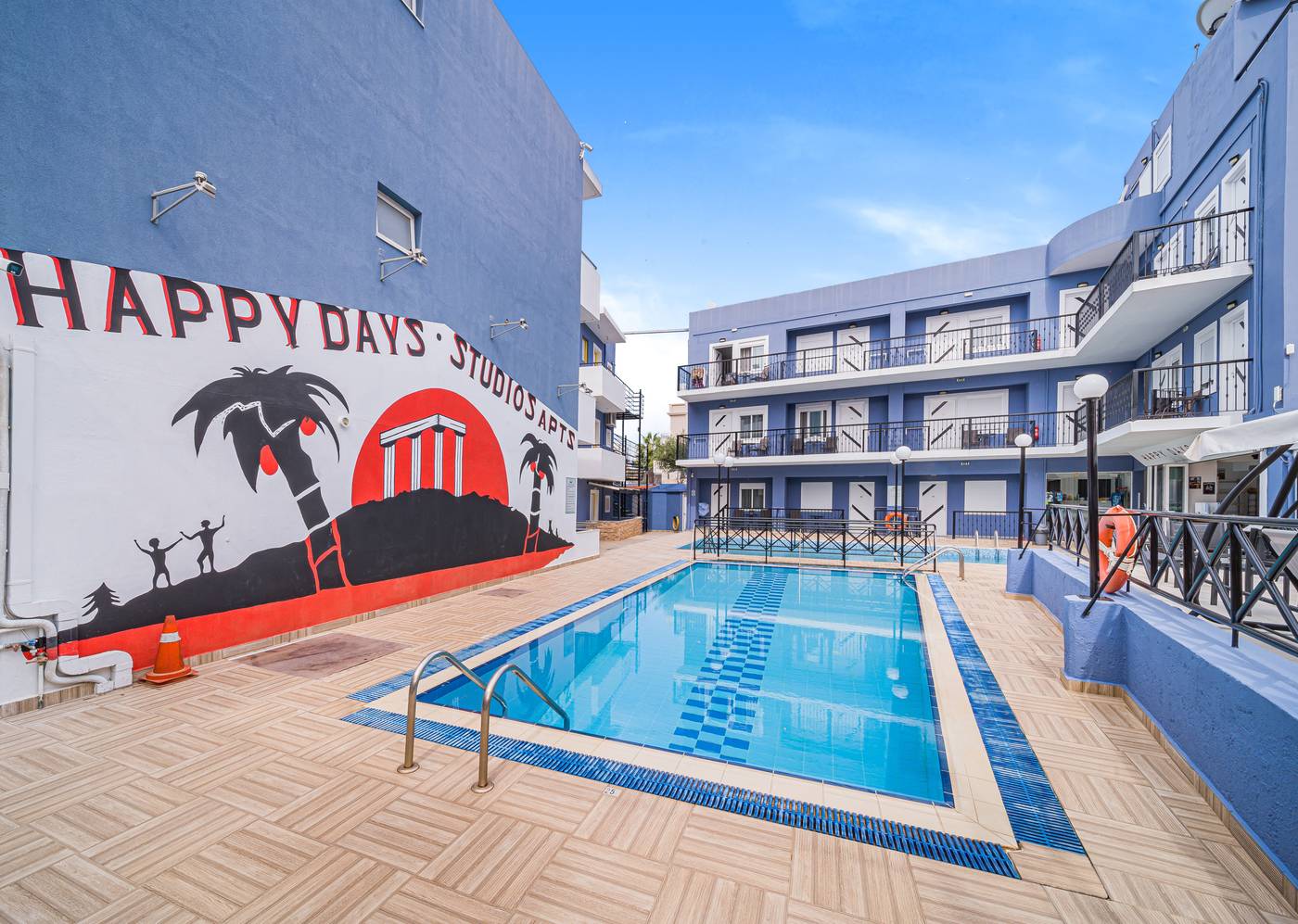 Happy-Days-Studios-Pool-4