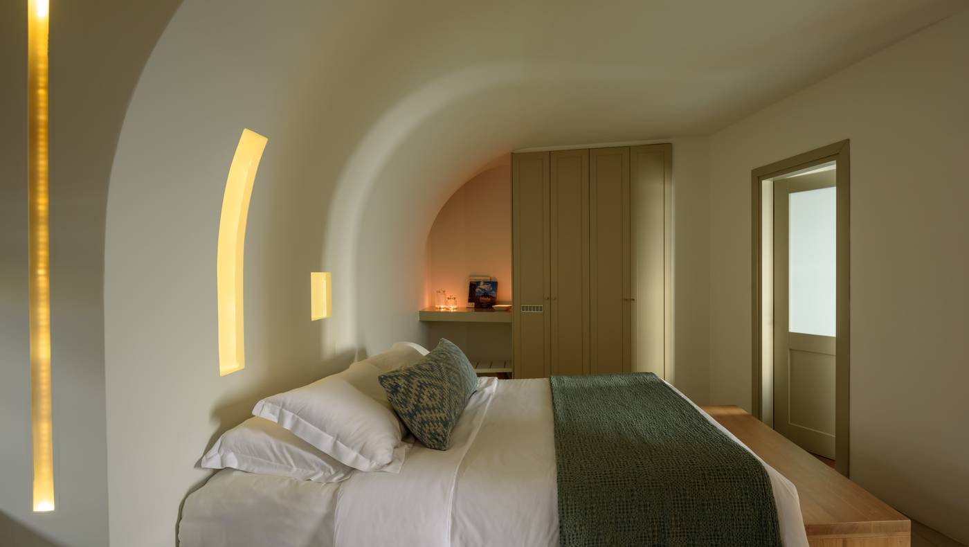 Panorama-Santorini-Boutique-Hotel-Room-36