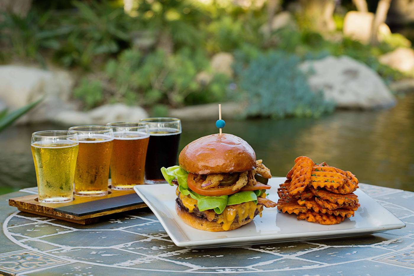 Hotel-Fera-Anaheim--a-DoubleTree-by-Hilto-Restaurant-41