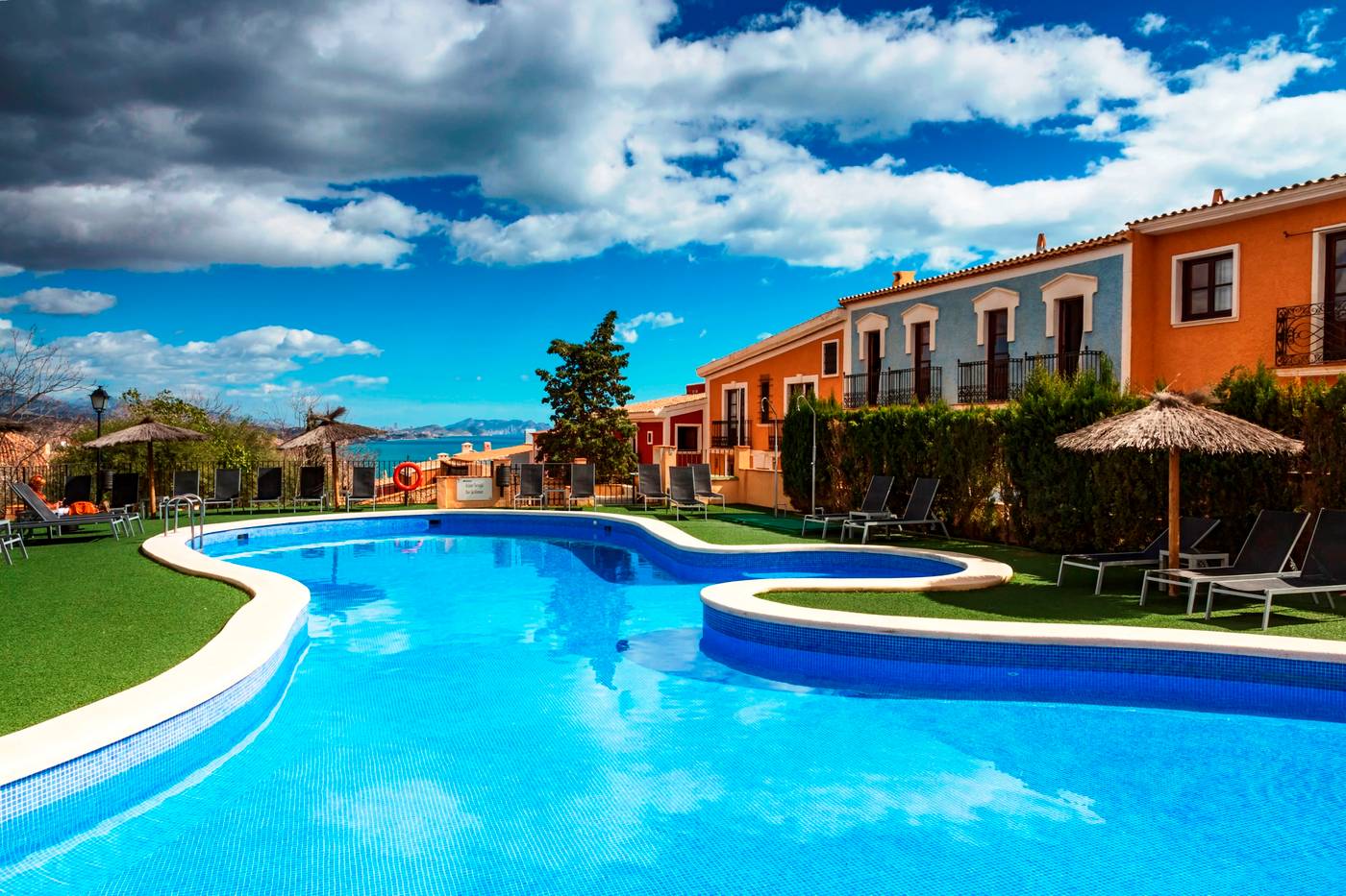 Pueblo-Acantilado-Pool-2