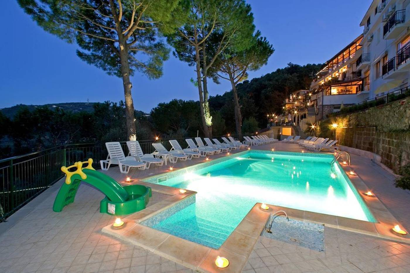 Le-Terrazze-Hotel-Residence-Pool-7