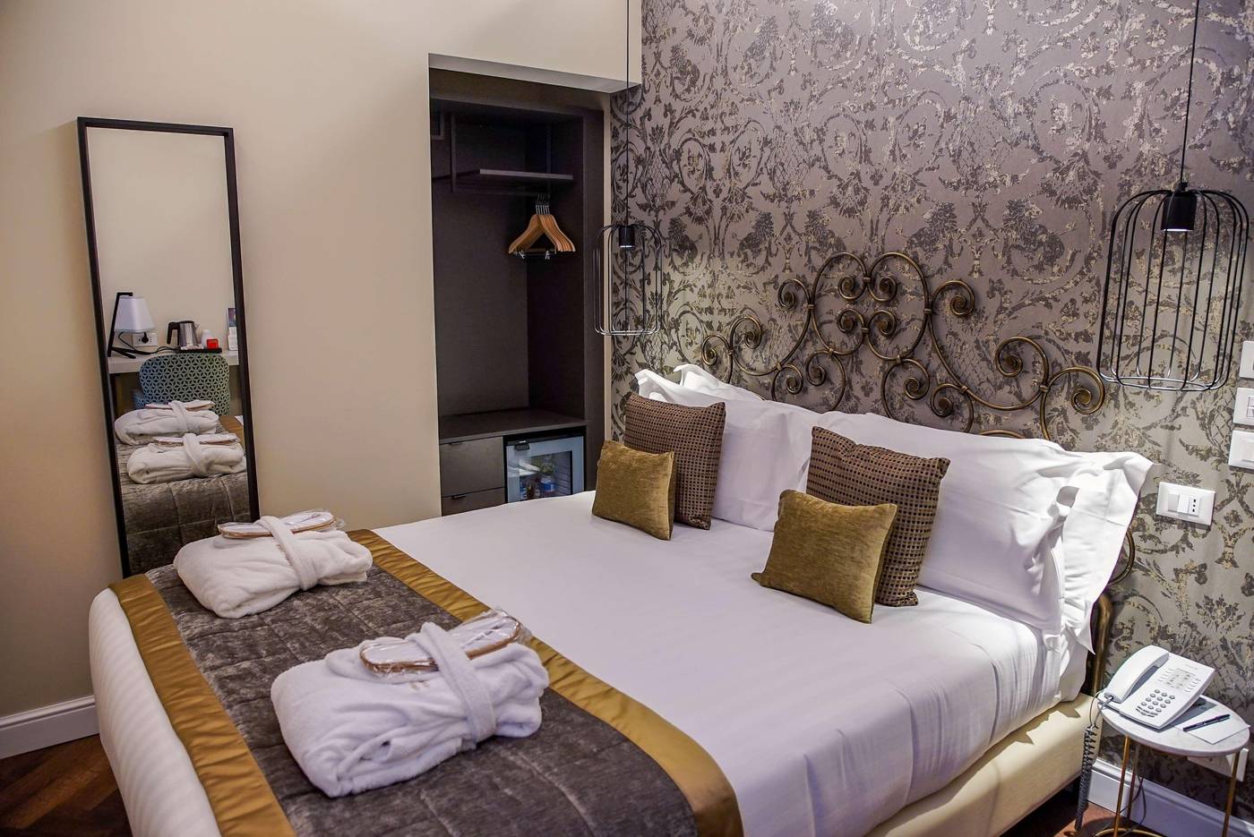 CHC-Continental--BW-Premier-Collection-Room-24