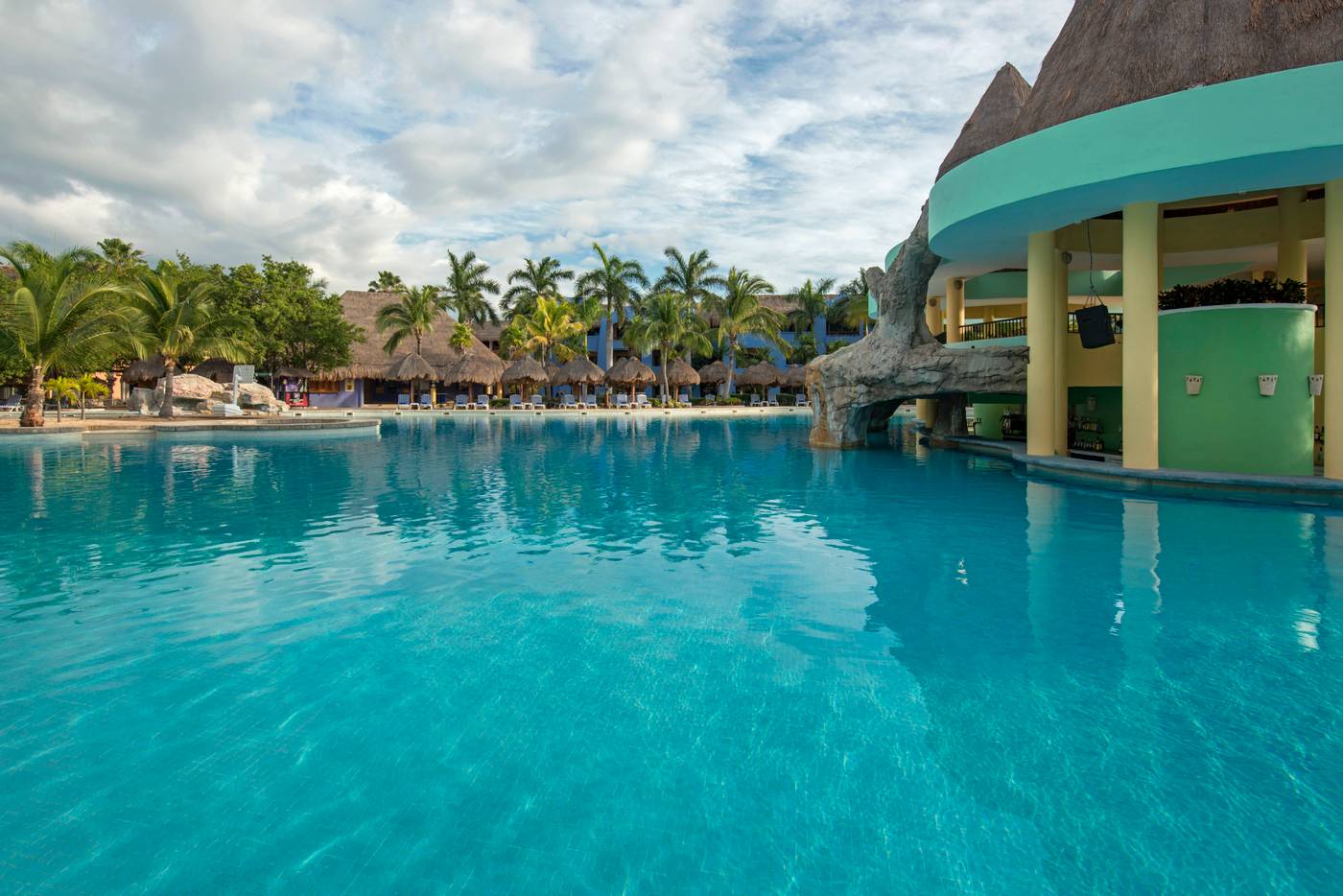 Iberostar-Selection-Paraiso-Maya-Suites-Bar-3