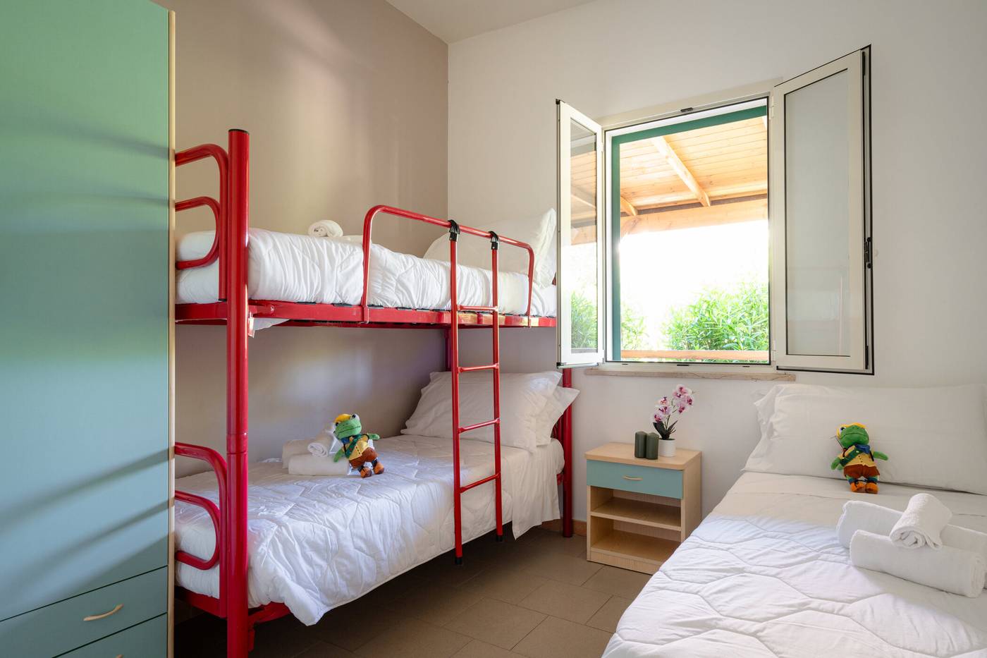 Club-del-Sole-Stork-Family-Collection-Room-31