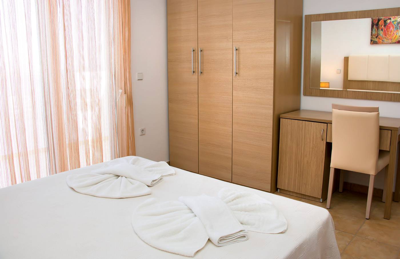 Gennadi-Garden-Apartments-Room-17