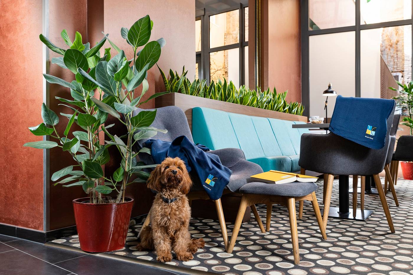 Bo18-Superior-Hotel-Lobby-3