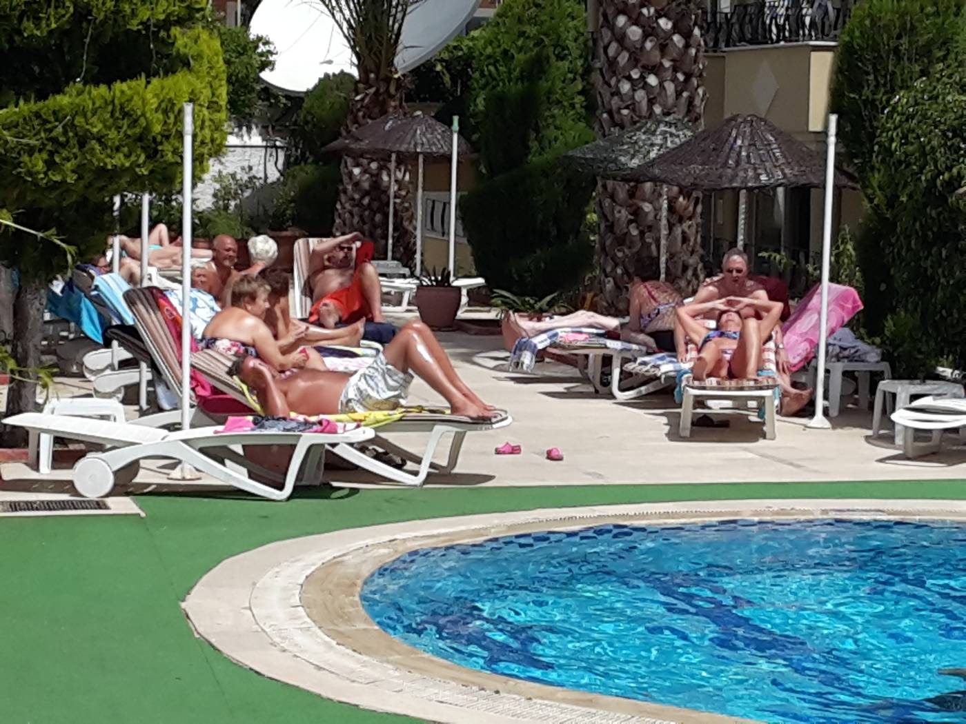 Sahin-Palace-Apartments-Pool-14