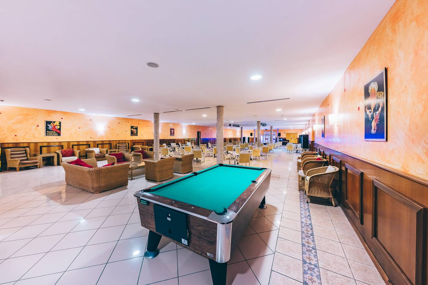 Grand-Muthu-Golf-Plaza-Hotel---Spa-Bar-83