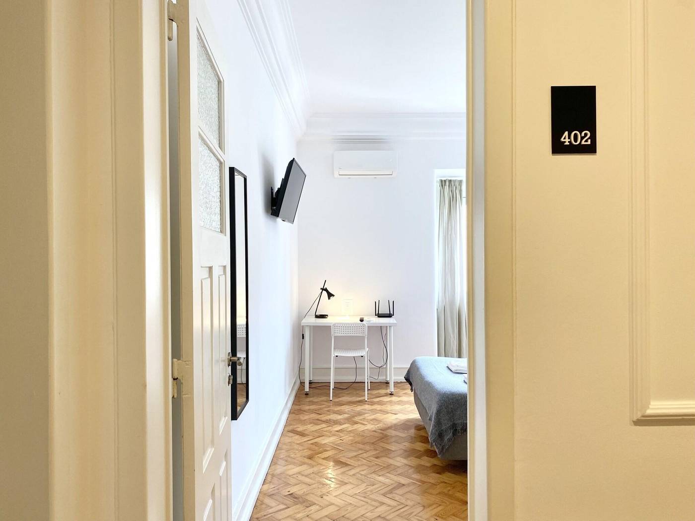 Home-Out-Rooms---Apartments-Room-104