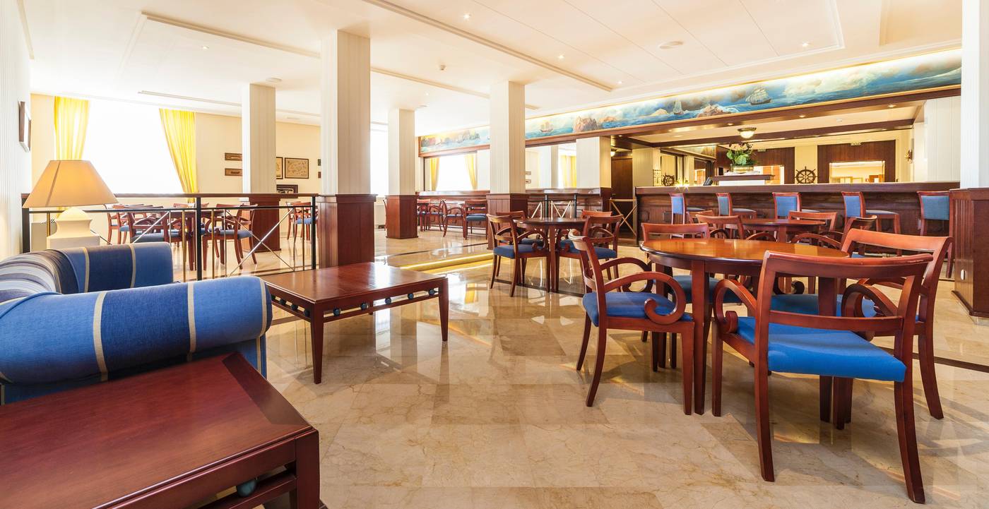 Hoteles-Globales-Club-Almirante-Farragut-Bar-27