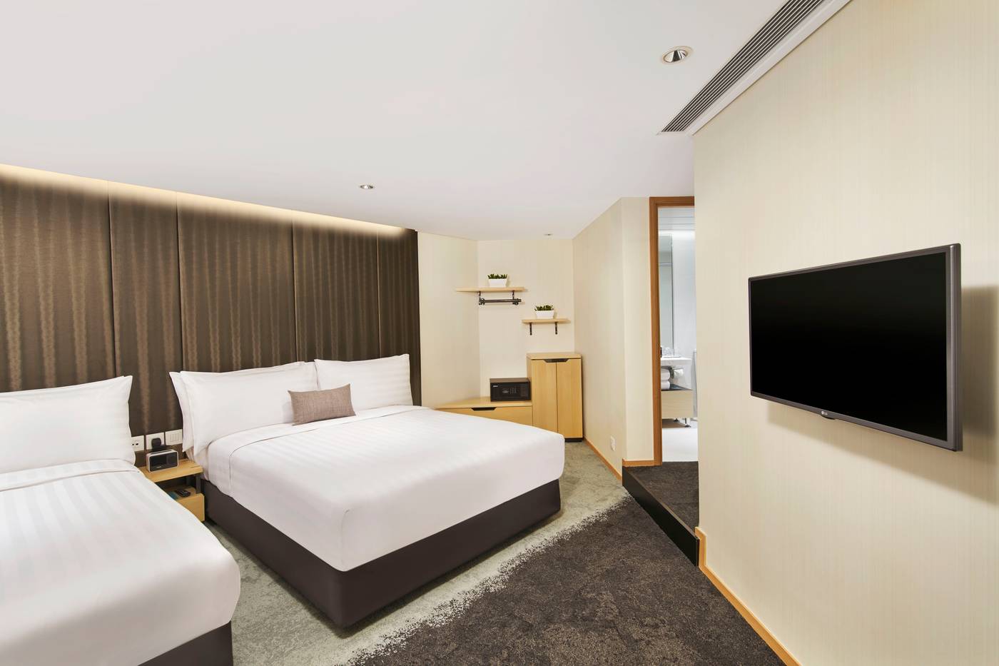 Hotel-108-Hong-Kong-Room-4